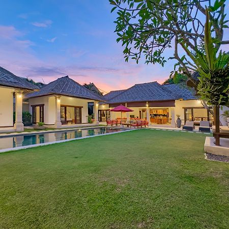 Villa Bugis Drupadi Seminyak ภายนอก รูปภาพ