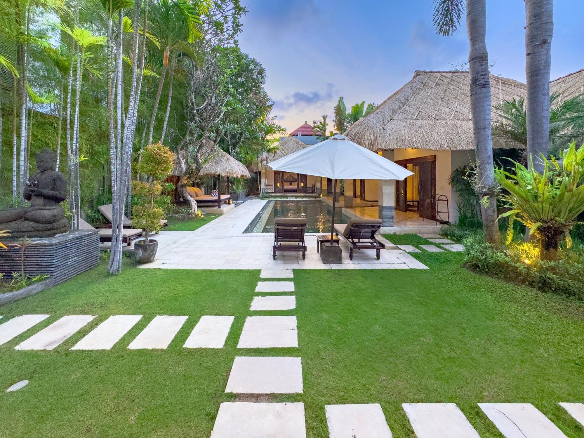 Villa Bugis Drupadi Seminyak ภายนอก รูปภาพ